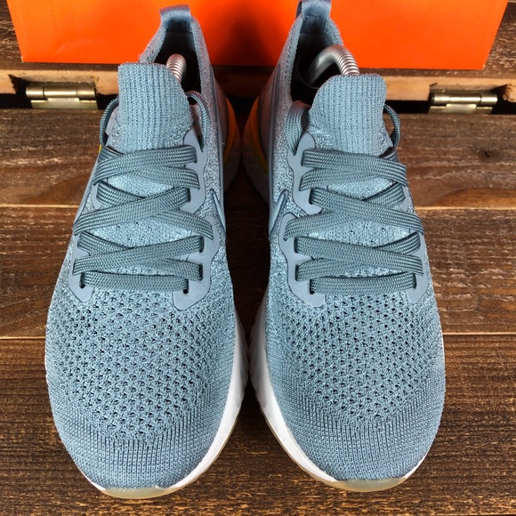 NEW Women's Nike Epic React Flyknit 2 Shoes Size 6 - Picture 4 of 8